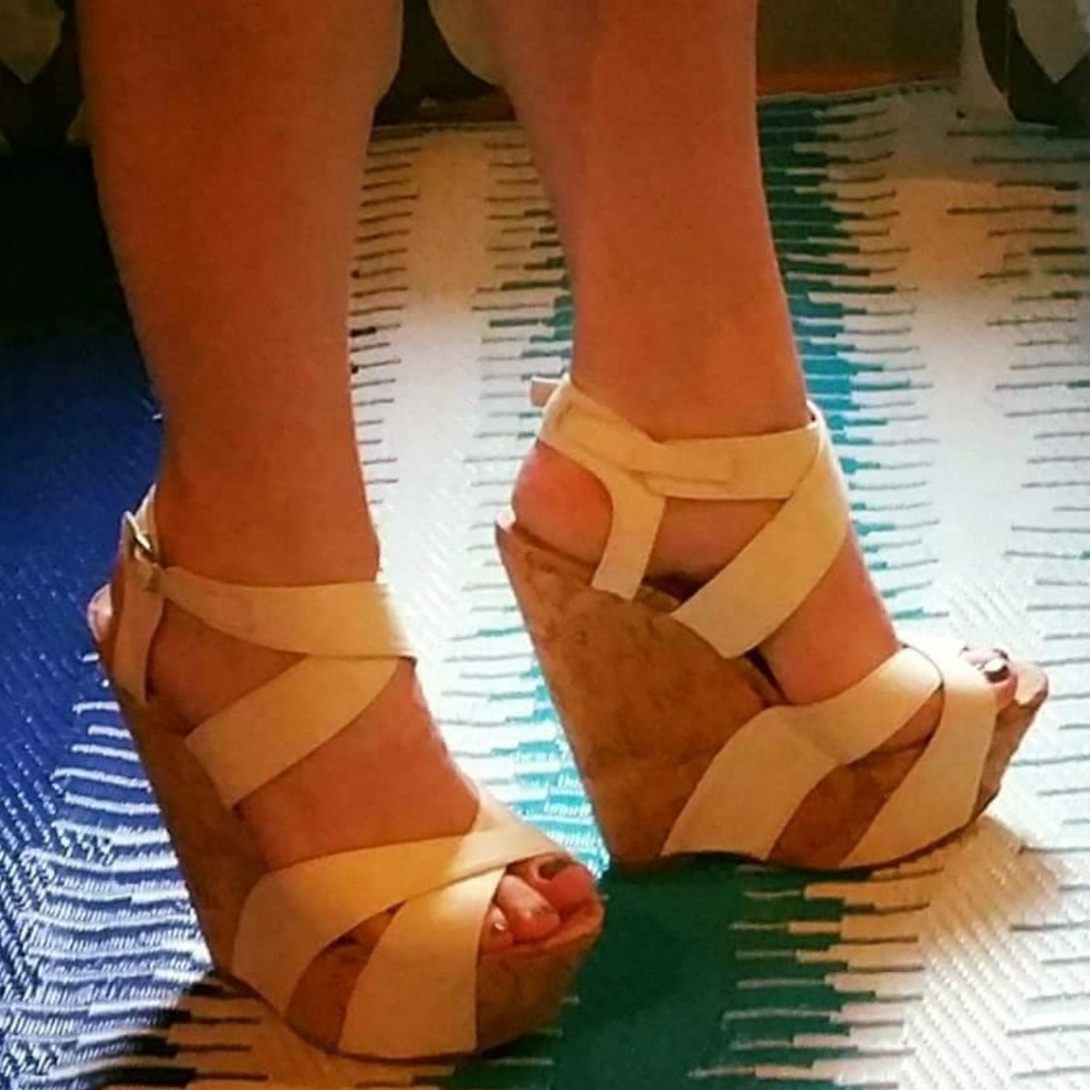 Cream and corkscrew wedges